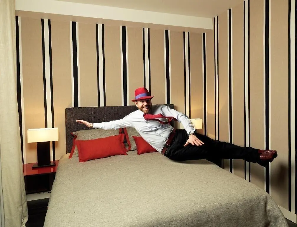 ***  Hotel Edgar & Achille Paris France